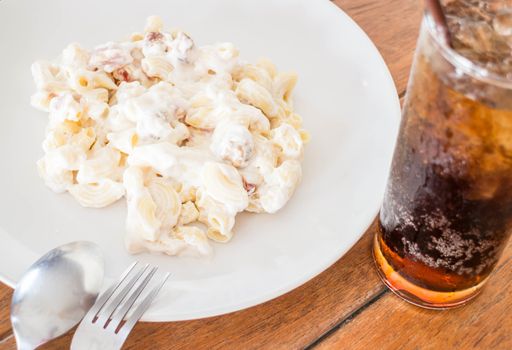 Easy meal with macaroni cheese and cola, stock photo