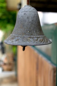 Door bell is it make of metal and vintage style