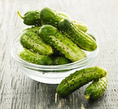Fresh green pickling cucumbers in a glass bowl