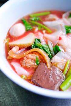 Noodles with shrimp and fish ball in red soup (Yen Ta Fo)