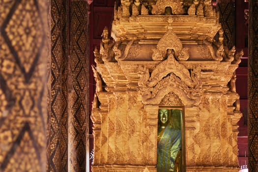 Thailand, Lampang, Pratartlampangluang Temple, Buddha statue