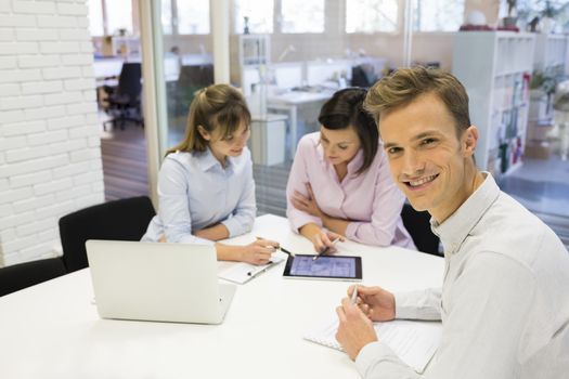 Business man reunion office desk colleagues smil