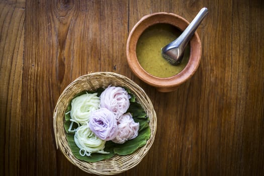 THAI VERMICELLI EATEN WITH CURRY