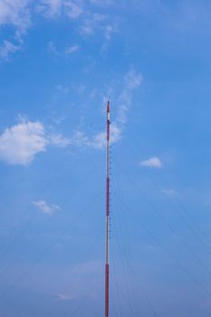 Transmitter antenna wireless communications systems. Antenna with high signal farther.