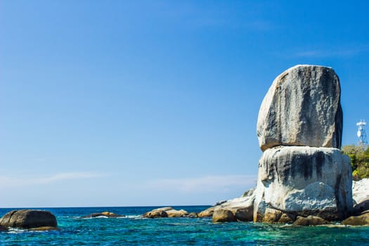 Hin son island is a small island near Lipe island. This island is very unique with a large stone that look like human face lay down on the other one that made by nature.