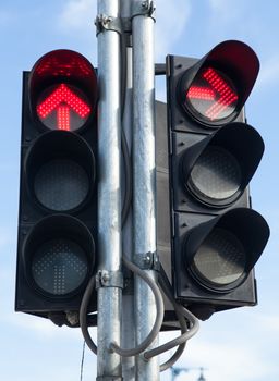 Traffic light Red lights and do not turn right or not right.