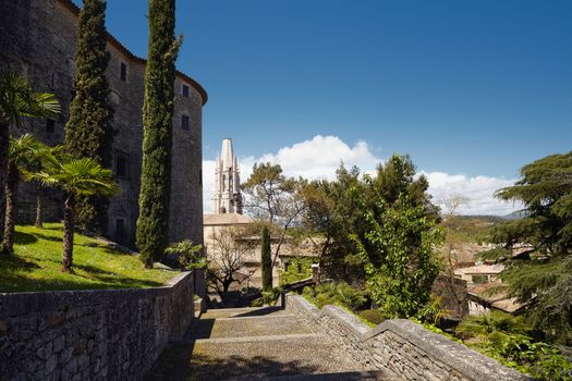 The Collegiate Church of Sant Feliu. Its style is fourteenth-century Gothic, the facade dating from the eighteenth, and it is one of the few Spanish churches which possesses a genuine spire.