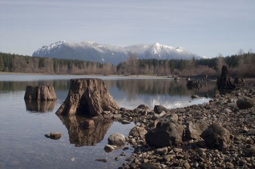 Mount Si stands in the background of Rattlesnake Lake