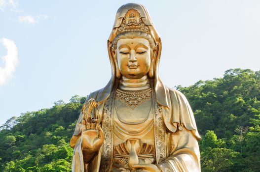 Statue of Guan Yin on His background
