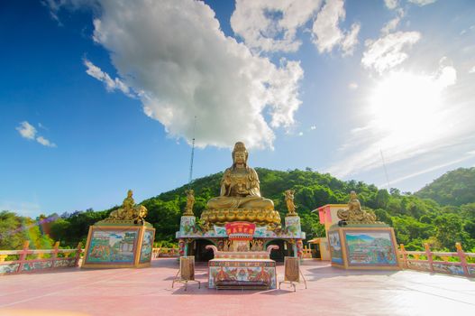 Statue of Guan Yin on His background