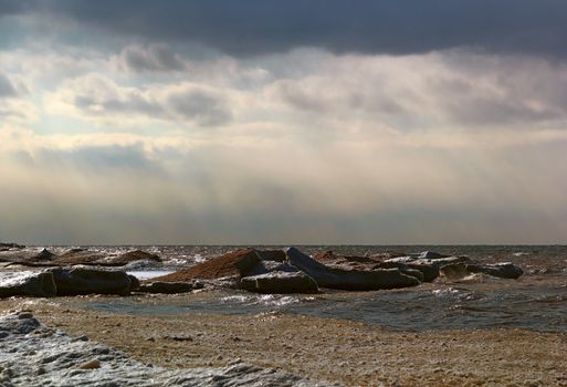 Coast line of Lake Ontario in the winter time. The sky is overcast. 