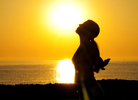 A beautiful girl silhouette free in the sun