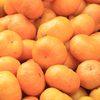 Sweet orange on market tray
