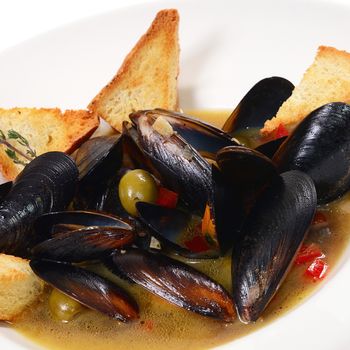 Mussels Tuscan with crispy ciabatta close up