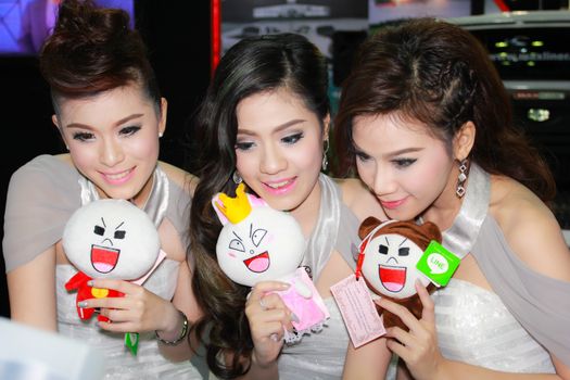 BANGKOK, THAILAND - MARCH 30, 2014: Unidentified female presenter pose in the 35th Bangkok International Motor Show on March 30, 2014 in Bangkok, Thailand.