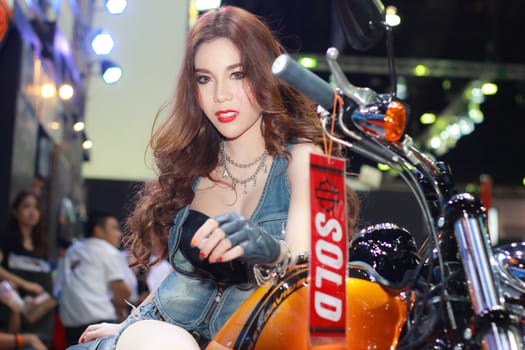 BANGKOK, THAILAND - MARCH 30, 2014: Unidentified female presenter pose in the 35th Bangkok International Motor Show on March 30, 2014 in Bangkok, Thailand.