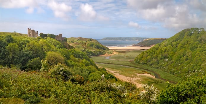 Threecliff Bay is a renowned beauty spot on the Gower Peninsula in South Wales, UK. 