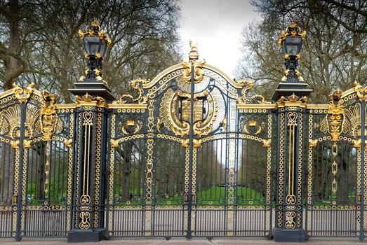 buckingham palace door detail