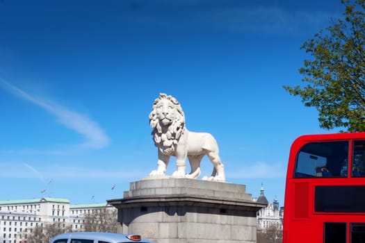 westminster bridge lion