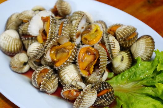 Steamed blanched cockle clams with dipping sauce