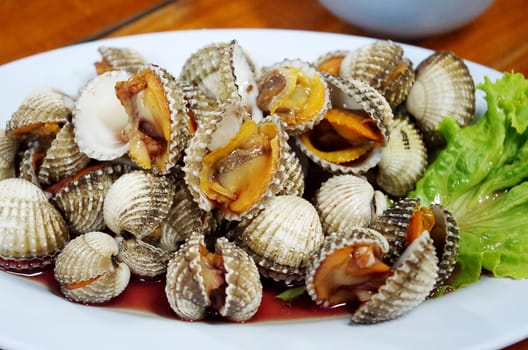 Steamed blanched cockle clams with dipping sauce
