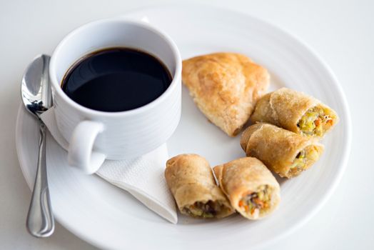 hot coffee and Thai Spring Roll (Por Pieer Tod)