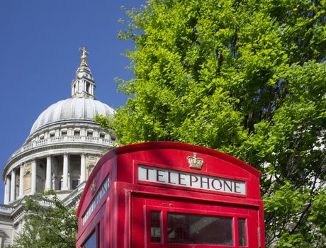 LONDON, UK – APRIL 15, 2014: Traditionan red english telephone booth in front of St. Paul's Cathedral.