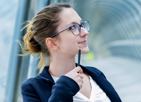 Outdoor portrait of a dynamic junior executive thinking