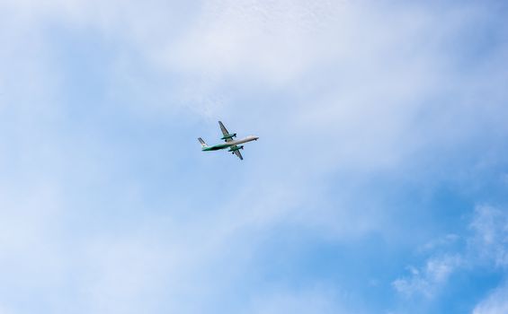 Widerøe Q400, approaching Tromsø lufthavn