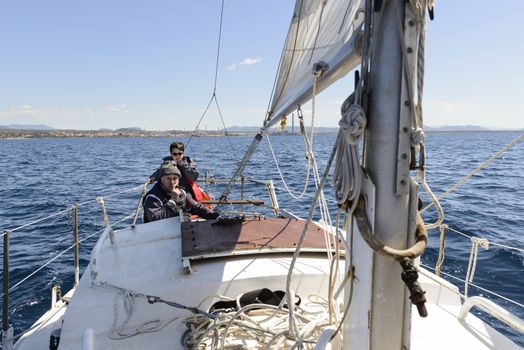 The educational journey of Skipper and child in the midst of the sea, with a sailing boat in Sardinia.