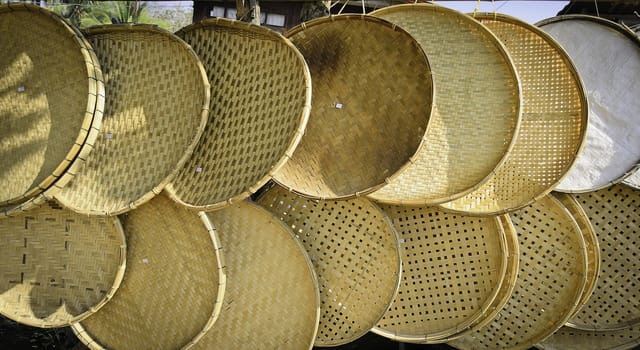 The handmade threshing basket made from bamboo.It prefer to use all of Thailand to dry plantss or other and be rice-winnowing basket.