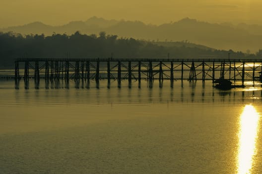 The sun in the morning on lake.