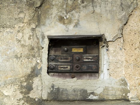 Detail of the old and damaged doorbells