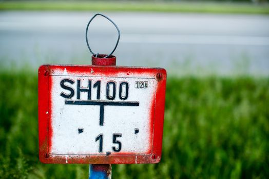 this vinate hydrant sign next to the road was helping german firefighters to find water by listing the kind of hydrant and its distance to the sign