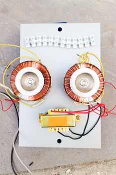 Ring core transformer and squares, equipped with power rack.