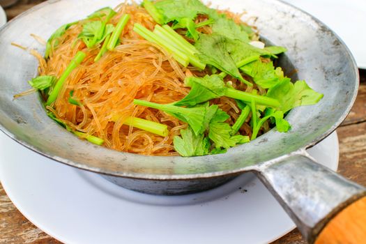 Baked vermicelli and prawn with ginger and pepper sauce , asian food.