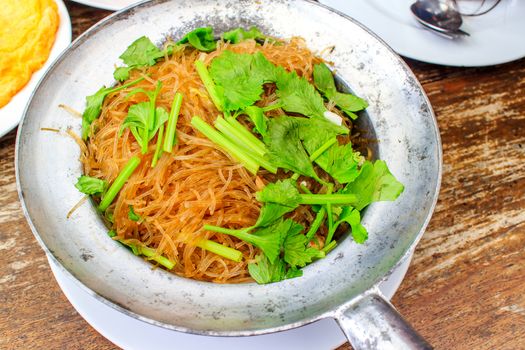Baked vermicelli and prawn with ginger and pepper sauce , asian food.