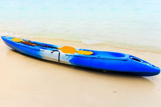 The empty canoe parked at the beach.