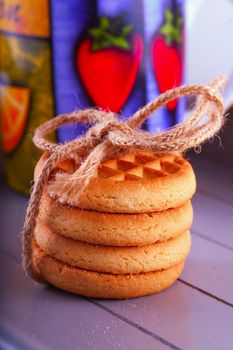 Four biscuits in a pack bound with a rope
