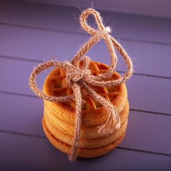 Four biscuits in a pack bound with a rope