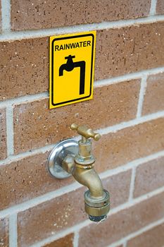 Rainwater tap for ecological water use