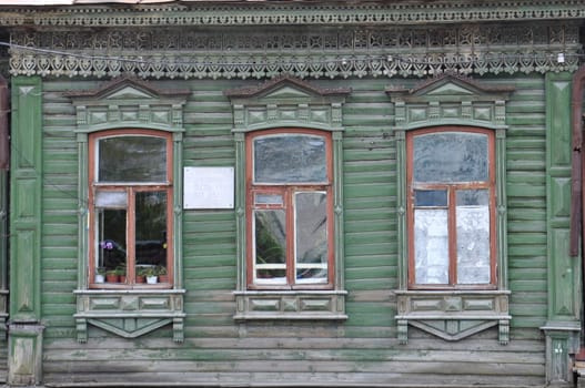Windows of the house of the merchant S. S. Brovtsyn on Hokhryakov St., Tyumen.
