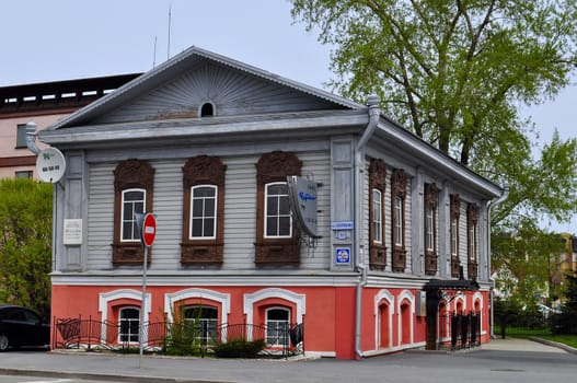 Dementiev' house. Architectural monument. One-storeyed building. Rare for Tyumen a sample of a house of the first half of the 19th eyelid with the interpreted planning structure of 17-18 centuries. The building with characteristic for Tyumen a wooden house carving.