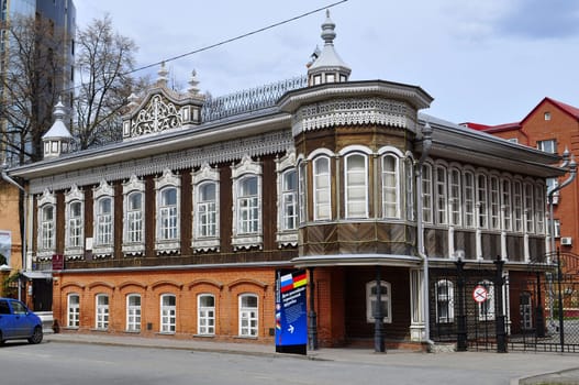 The house was built in 1911-1912, it belonged to Popov Konstantin Vasilyevich and his spouse Popova Virinee Sergeevne.  K.V. Popov since 1900 worked in Tyumen as the private attorney of the Tobolsk district court.  Later � I served private attorneys of Town Council.  Besides owners on the estate, in a wing there lived the world judge O. I. Stoltz. 