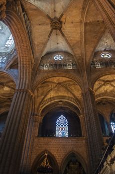 Fan vault ceiling in arcade, Barcelona Cathedral, Spain. Barcelona Cathedral is situated in the Gothic quarters, not to be confused with Sagrada Familia. Barcelona, Spain.