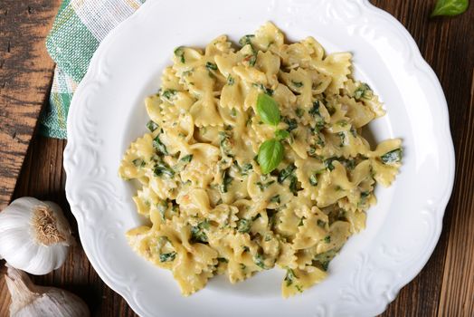 Farfalle pasta with fresh spinach and gorgonzola cheese