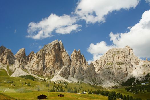 Cirspitzen in den Dolomiten vom Grödnerjoch aus gesehen