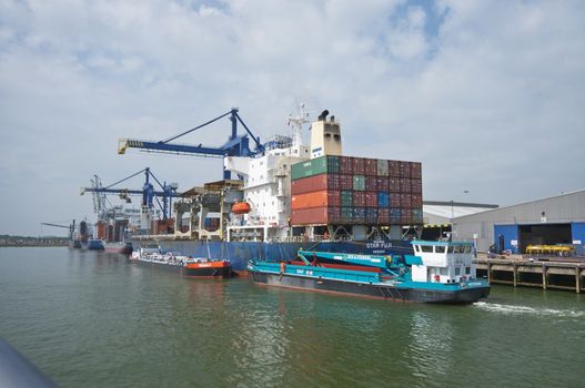 At the port of Rotterdam on a sunny day







Port, Netherlands, Rotterdam, container, vessel, ship, cargo, freight, international, dock, crane