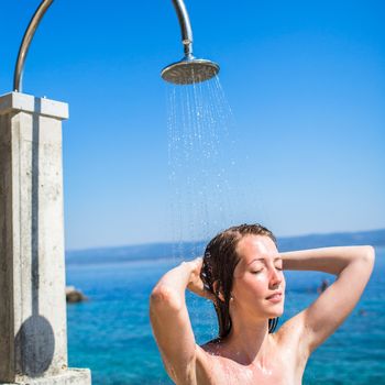 Pretty, young woman woman under shower on the beach







wild animal,
