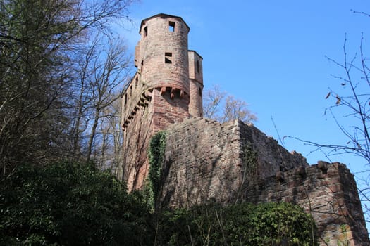 Schadeck Castle is the smallest and most interesting of the four Neckarstein castles. It is perched on the high mountain like a bird's nest, which is why it is known as the "Swallow's Nest".